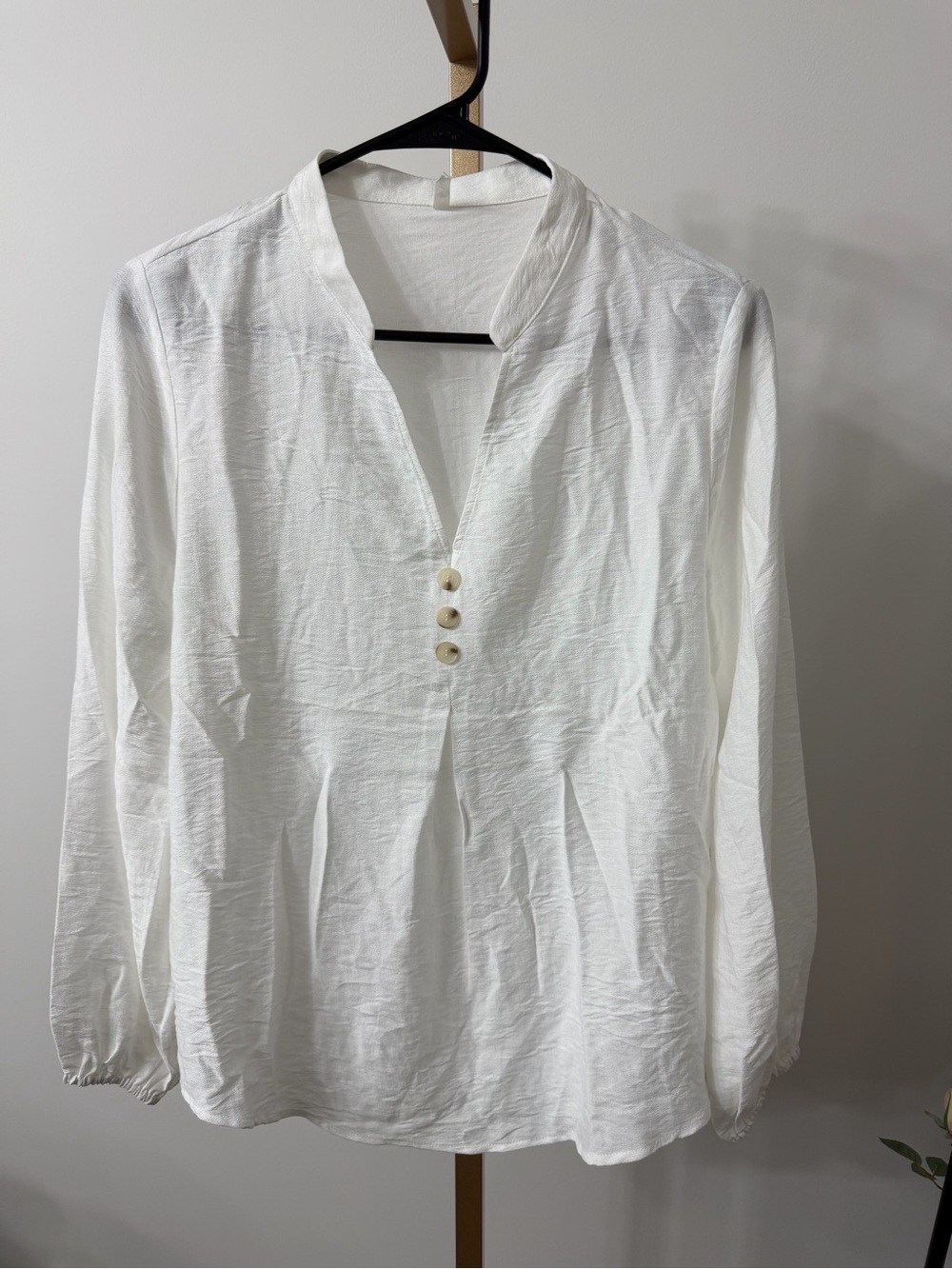 HALARA White Lightweight Collared Blouse